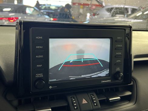 Used 2021 Toyota RAV4 XLE Premium image 19