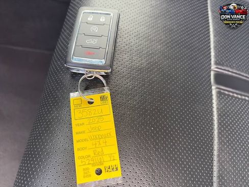 Used 2025 Jeep Wagoneer L 4WD image 29