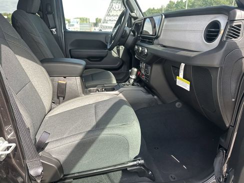 New 2025 Jeep Gladiator Willys image 38