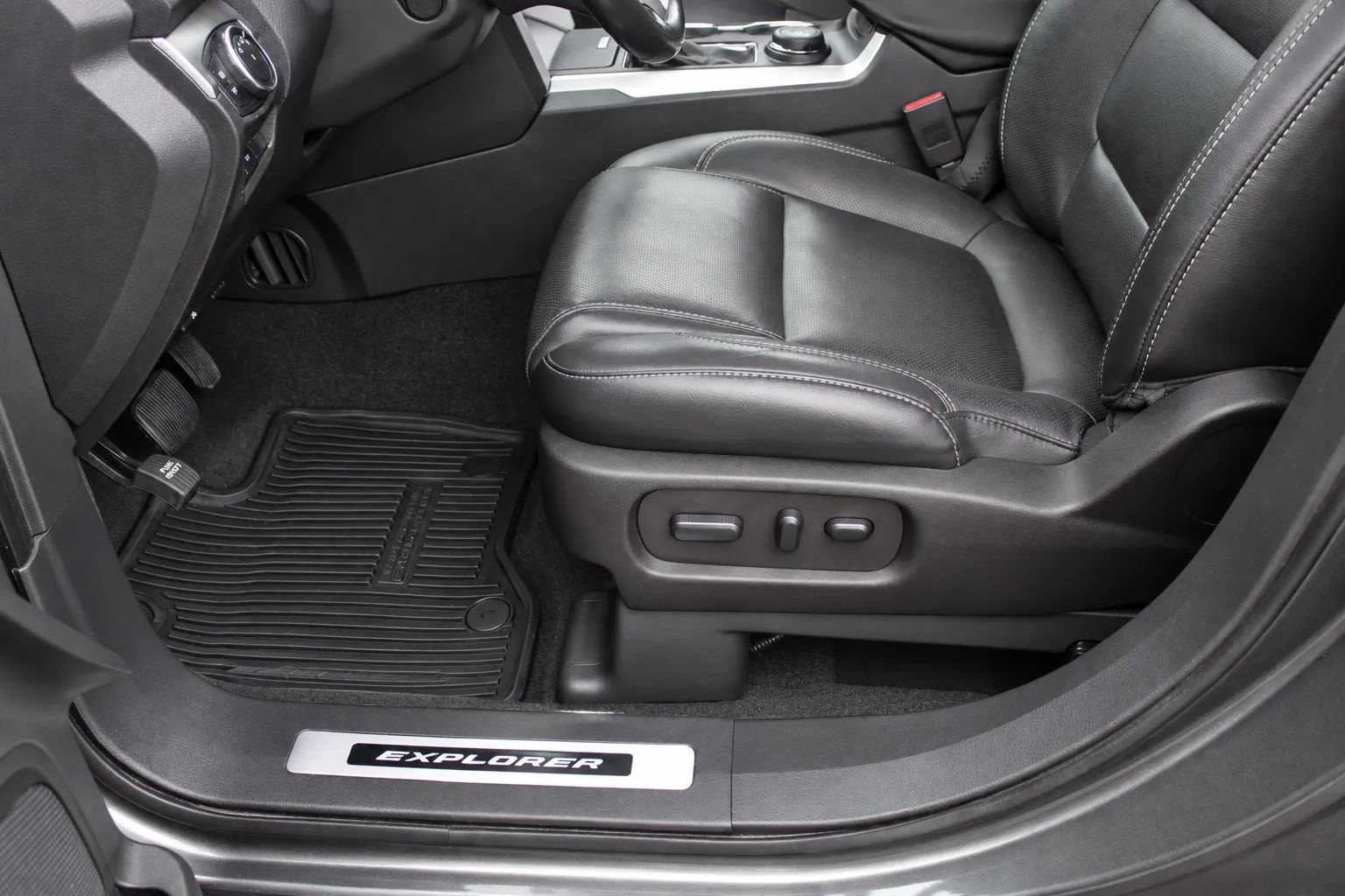 Used 2015 Ford Explorer Sport w/ Equipment Group 401A AWD/4WD image 13