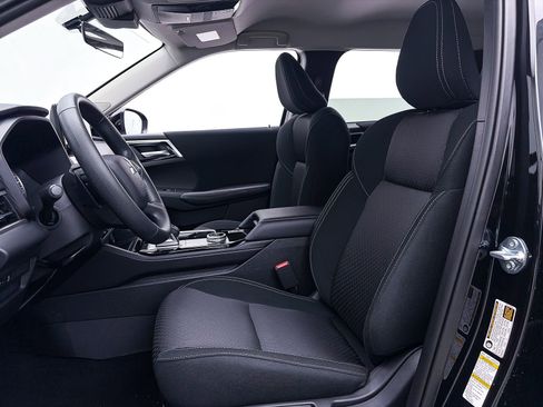 New 2026 Mitsubishi Outlander ES image 13