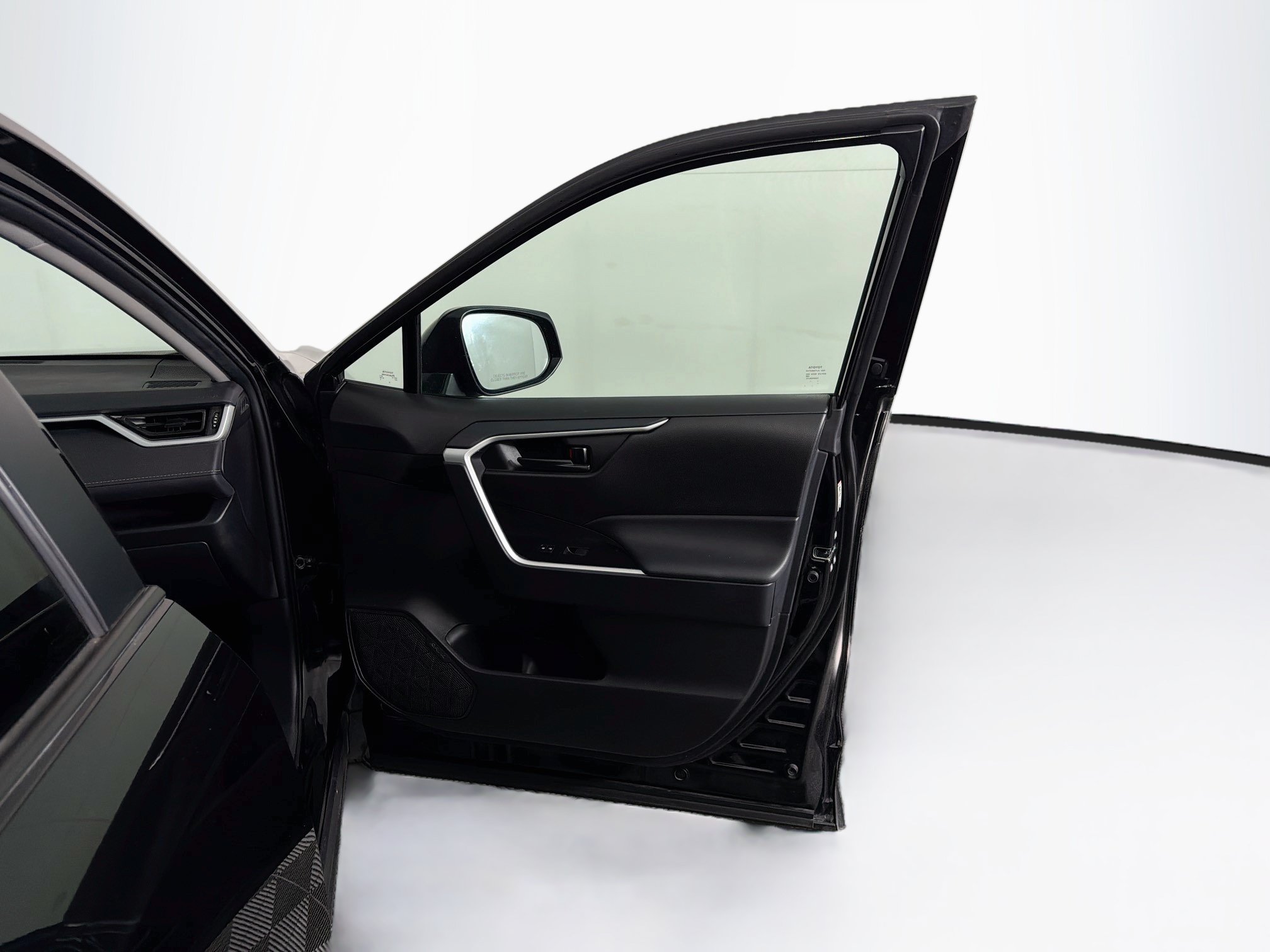 Used 2025 Toyota RAV4 LE FWD image 31
