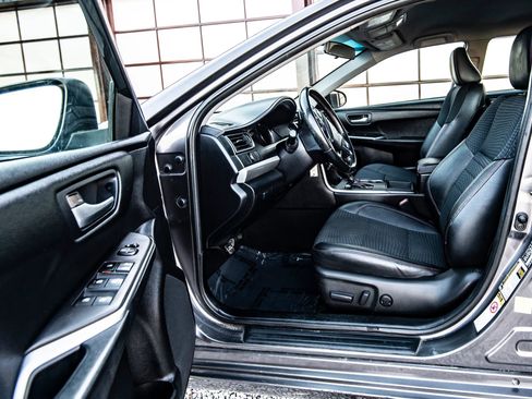 Used 2015 Toyota Camry SE image 27