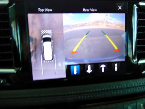 Used 2018 Chrysler Pacifica Limited w/ Tire & Wheel Group image 13