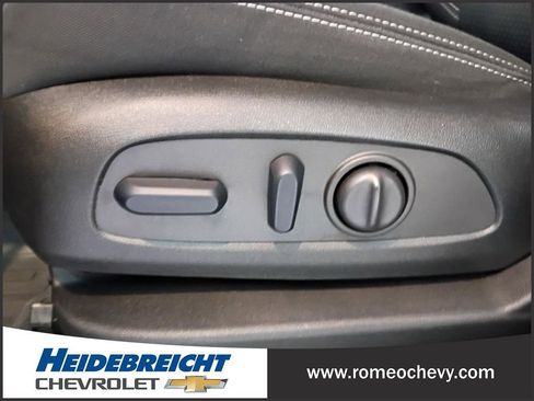 Used 2023 GMC Terrain SLE w/ Driver Convenience Package image 18