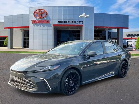 Used 2026 Toyota Camry SE FWD image 4