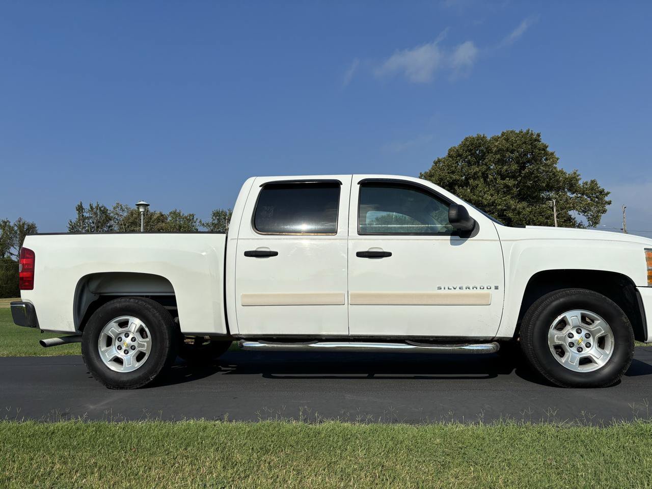 Used 2007 Chevrolet Silverado 1500 LT w/ 1LT Convenience Package RWD image 1