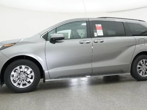 New 2026 Toyota Sienna XLE image 18