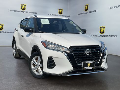 Used 2022 Nissan Kicks S FWD image 3