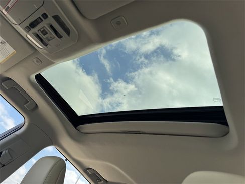 Used 2023 Toyota Highlander Limited image 32