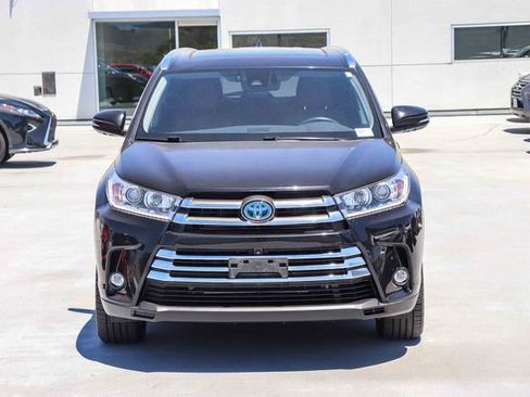 Used 2019 Toyota Highlander Limited Platinum w/ Carpet Mat Package (TMS) AWD/4WD image 2