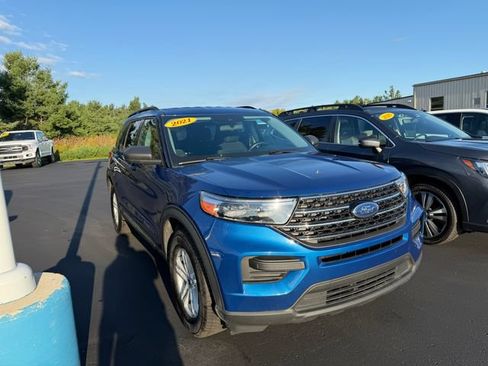 Used 2021 Ford Explorer XLT w/ Class III Trailer Tow Package AWD/4WD image 3