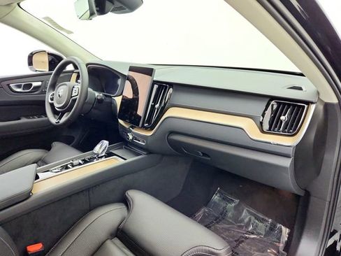 New 2026 Volvo XC60 B5 Ultra w/ Protection Package Premier AWD/4WD image 17