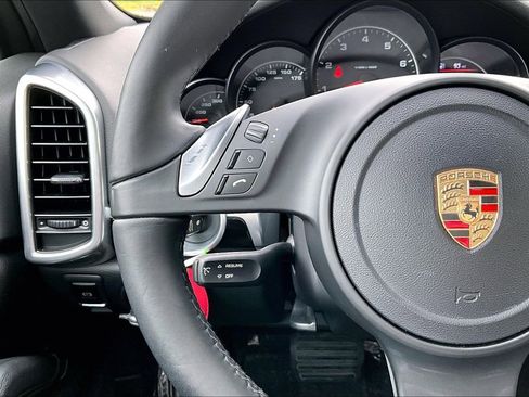 Used 2014 Porsche Cayenne Platinum Edition image 24