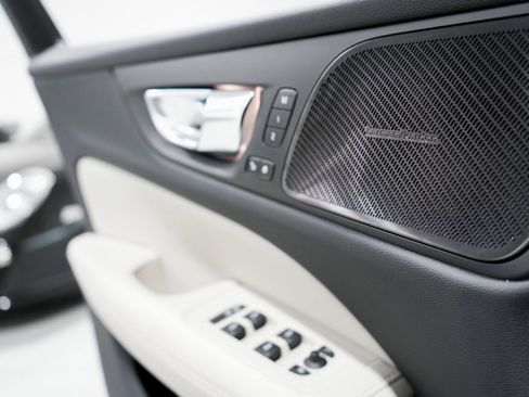 Used 2023 Volvo V60 B5 Cross Country Ultimate w/ Climate Package image 29