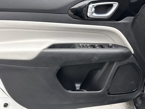 Used 2023 Jeep Compass Limited image 9