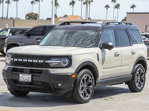 Used 2025 Ford Bronco Sport Outer Banks w/ Outer Banks Tech Package+ AWD/4WD image 3