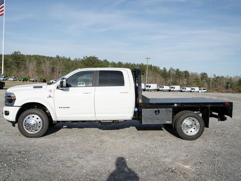 New 2026 RAM 4500 4x4 Crew Cab DRW w/ Laramie Trim Package image 5
