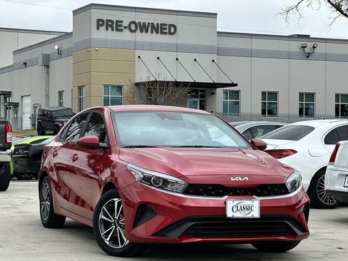 Used 2024 Kia Forte LXS image 2