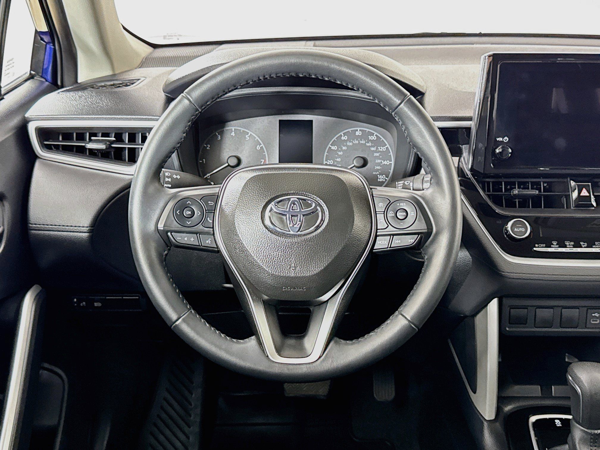 Certified 2024 Toyota Corolla Cross LE AWD/4WD image 4