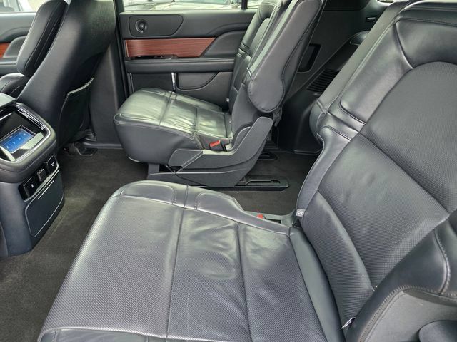 Used 2023 Lincoln Navigator L Reserve w/ Monochromatic Package AWD/4WD image 9