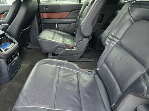 Used 2023 Lincoln Navigator L Reserve w/ Monochromatic Package AWD/4WD image 9