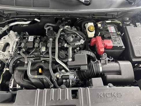 New 2025 Nissan Kicks SR w/ Illumination Package image 9
