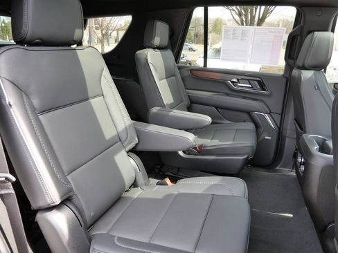 Used 2025 GMC Yukon Denali w/ Sun & Power Step Package image 23