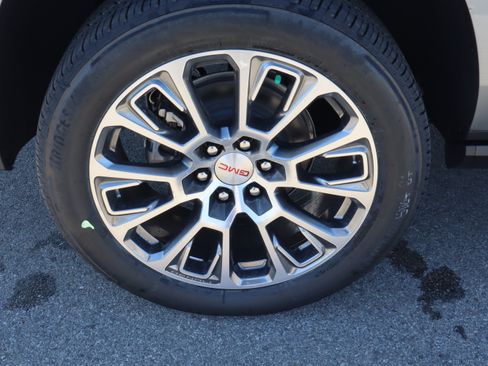 New 2026 GMC Yukon XL Denali w/ Denali Reserve Package AWD/4WD image 17