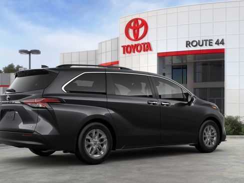 New 2025 Toyota Sienna XLE image 10