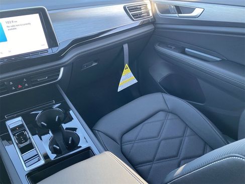 New 2026 Volkswagen Atlas Cross Sport SE image 12