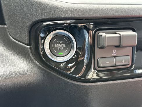 New 2026 GMC Sierra 1500 SLT image 25