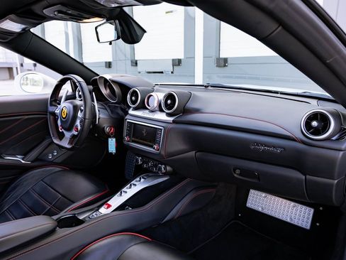 Used 2016 Ferrari California T image 29