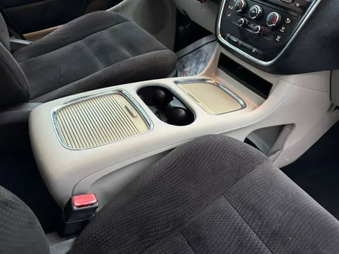 Used 2014 Dodge Grand Caravan SXT image 16