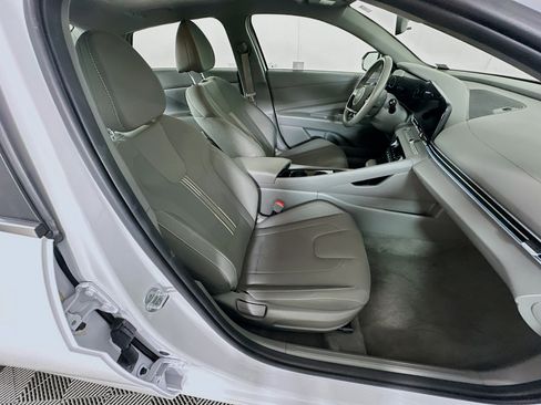 Used 2025 Hyundai Elantra SEL FWD image 29