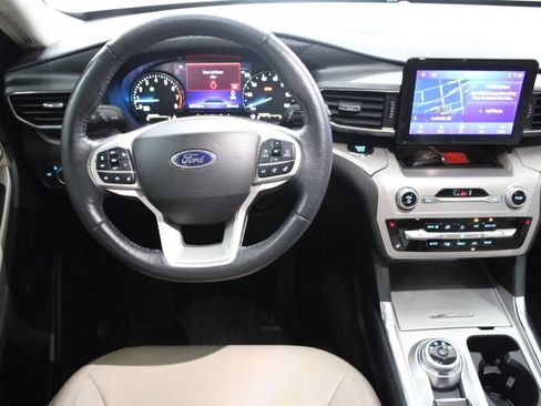 Used 2022 Ford Explorer XLT w/ Equipment Group 202A image 22