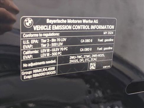 Used 2024 BMW 760i xDrive w/ Premium Package 2 image 28