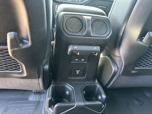 New 2025 Jeep Gladiator Rubicon image 32