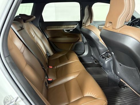 Used 2025 Volvo V90 B6 Cross Country Plus w/ Protection Package Premier image 16