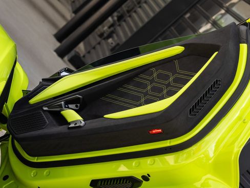 Used 2025 Lamborghini Revuelto AWD/4WD image 52