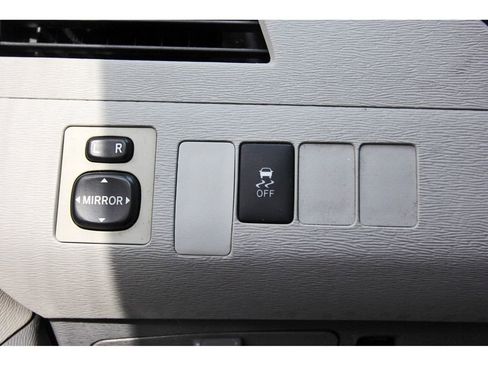 Used 2012 Toyota Sienna LE image 17