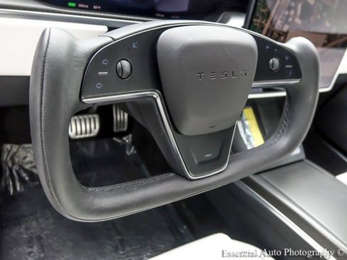 Used 2022 Tesla Model S Plaid image 16