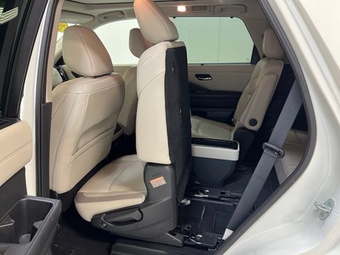 Used 2023 Nissan Pathfinder SL w/ SL Premium Package AWD/4WD image 29