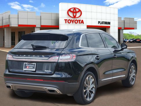 Used 2023 Lincoln Nautilus Reserve w/ Luxury Package AWD/4WD image 4
