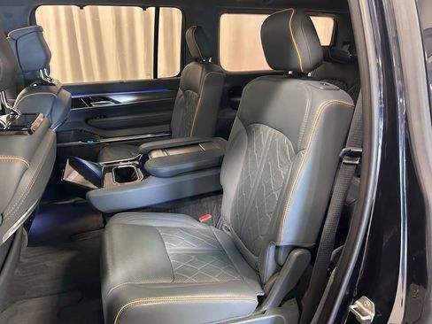 Used 2023 Jeep Grand Wagoneer Series III AWD/4WD image 21