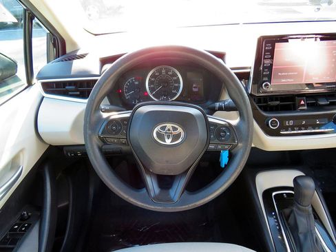 Used 2021 Toyota Corolla LE image 23