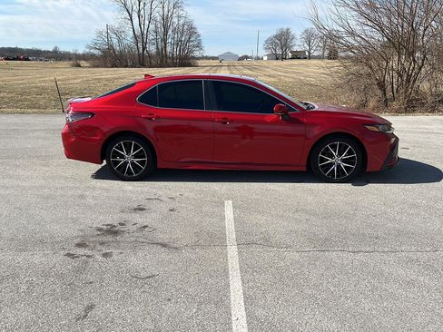 Used 2021 Toyota Camry SE w/ Cold Weather Package image 6