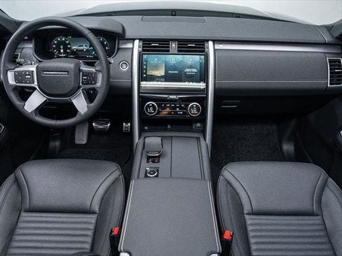 New 2025 Land Rover Discovery Dynamic SE image 35