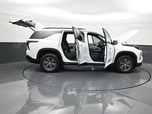 Used 2026 Chevrolet Traverse LT FWD image 33