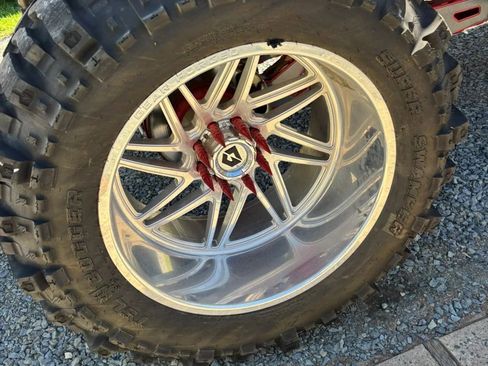 Used 2017 Nissan Titan SV image 23